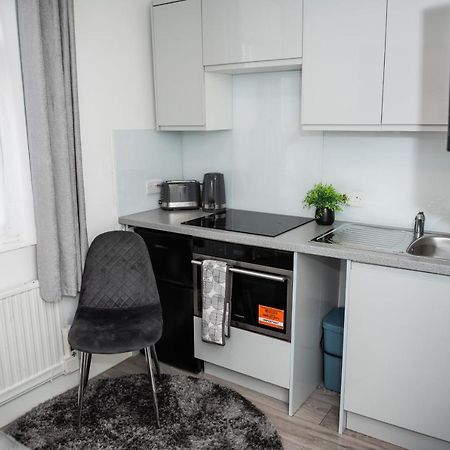 Small But Cozy Studio, Great Tube Connection London Bagian luar foto